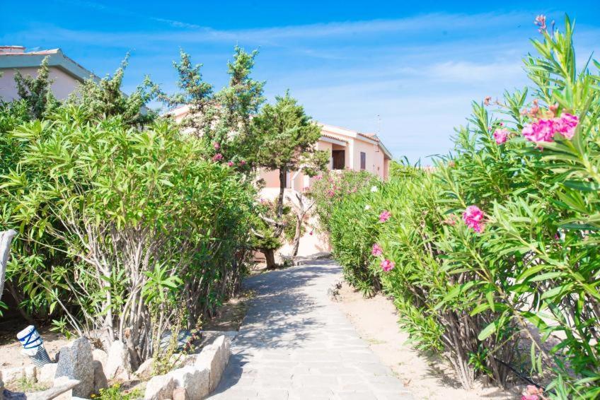 Baia Delle Mimose Aparthotel Badesi Kültér fotó