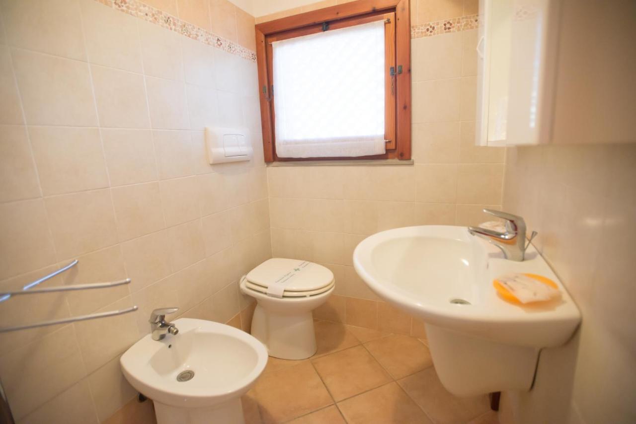 Baia Delle Mimose Aparthotel Badesi Kültér fotó