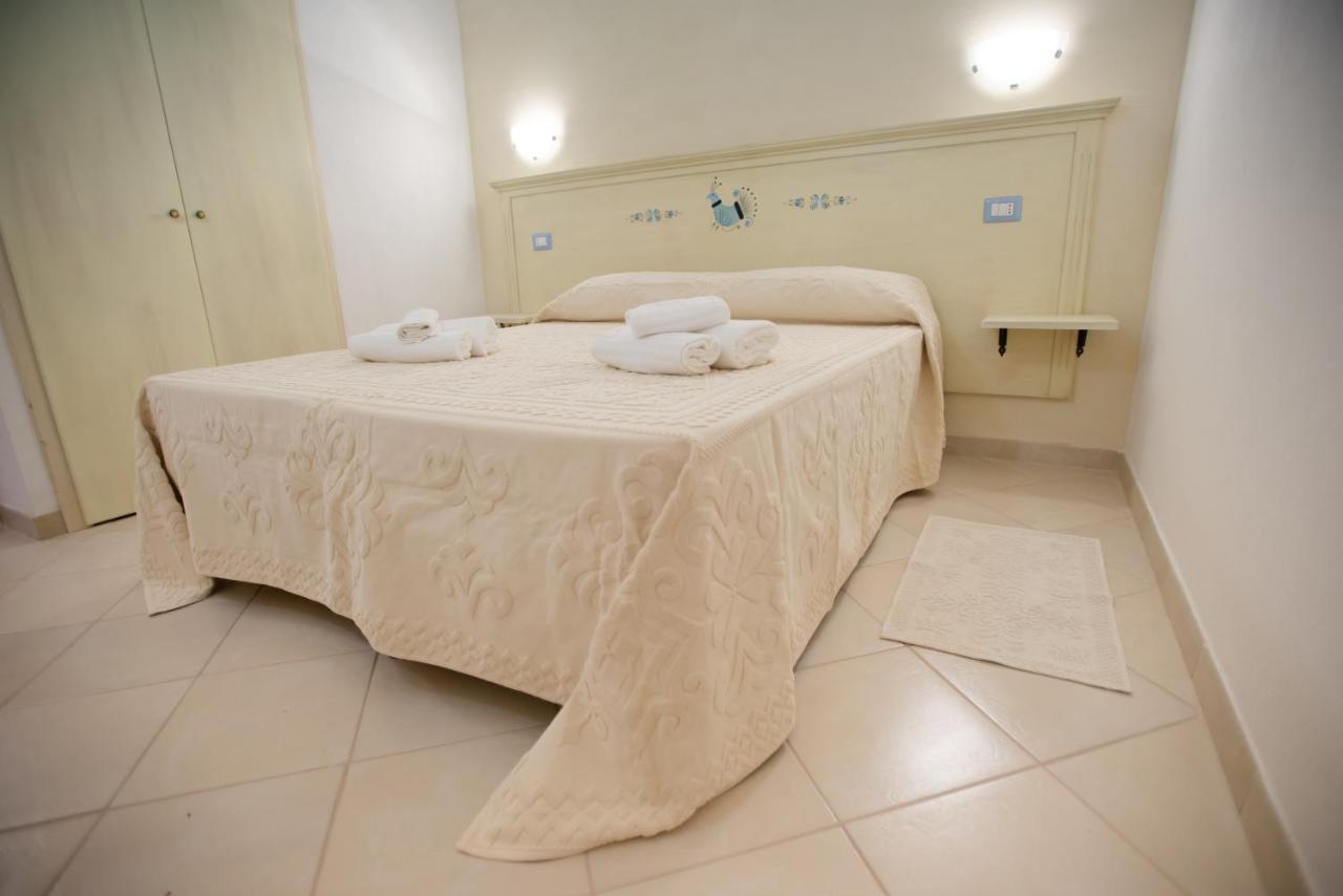 Baia Delle Mimose Aparthotel Badesi Kültér fotó