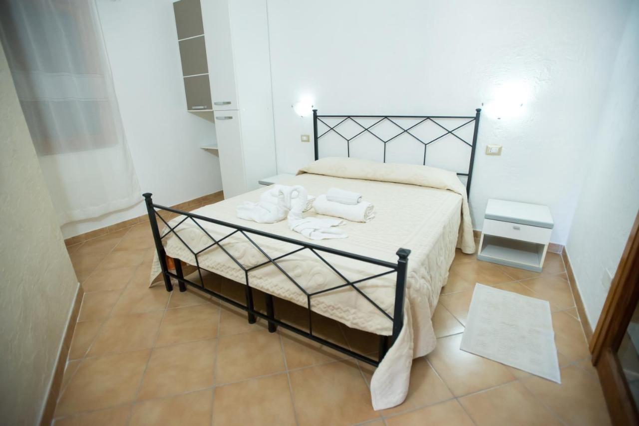 Baia Delle Mimose Aparthotel Badesi Kültér fotó