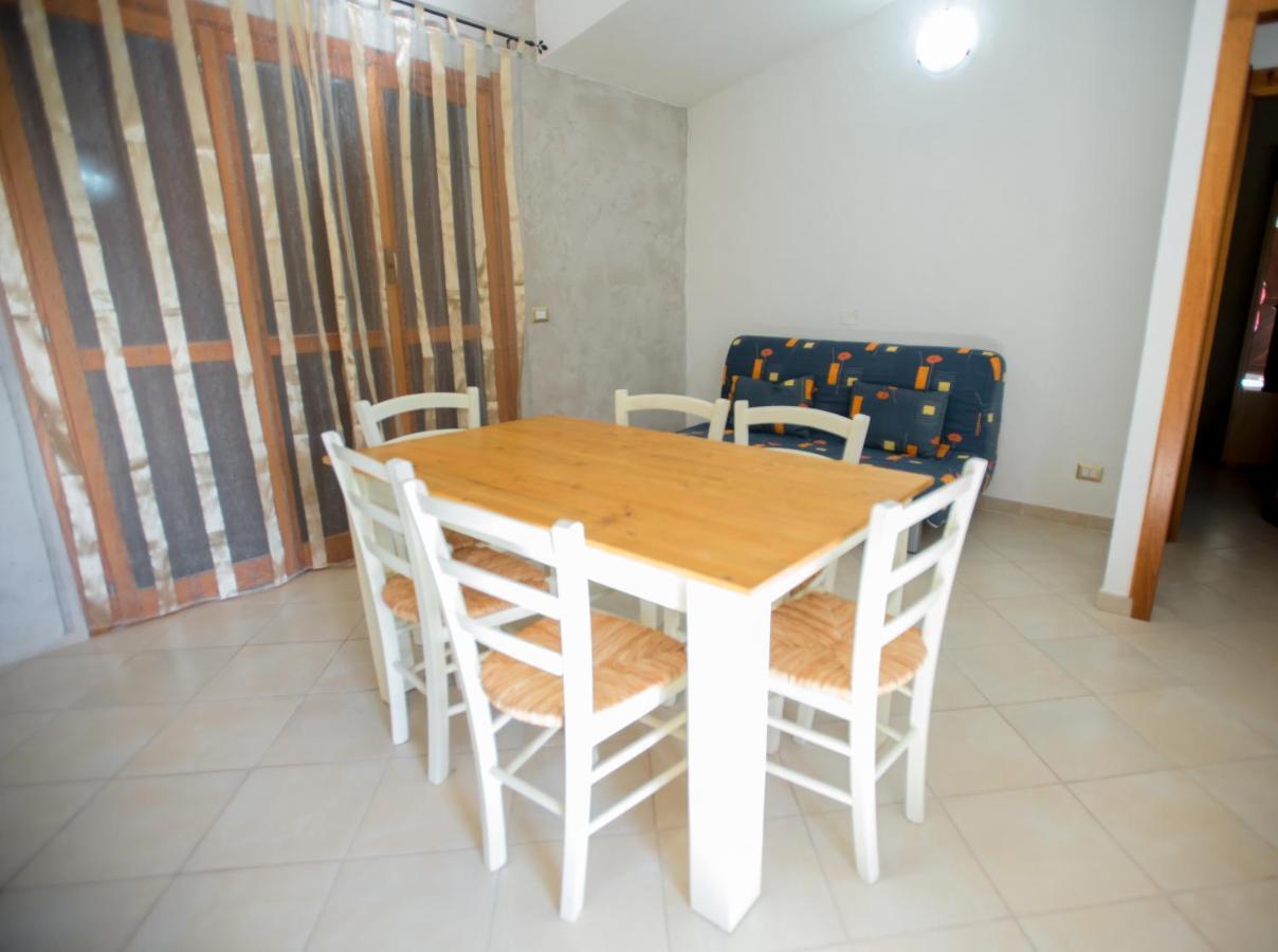 Baia Delle Mimose Aparthotel Badesi Kültér fotó